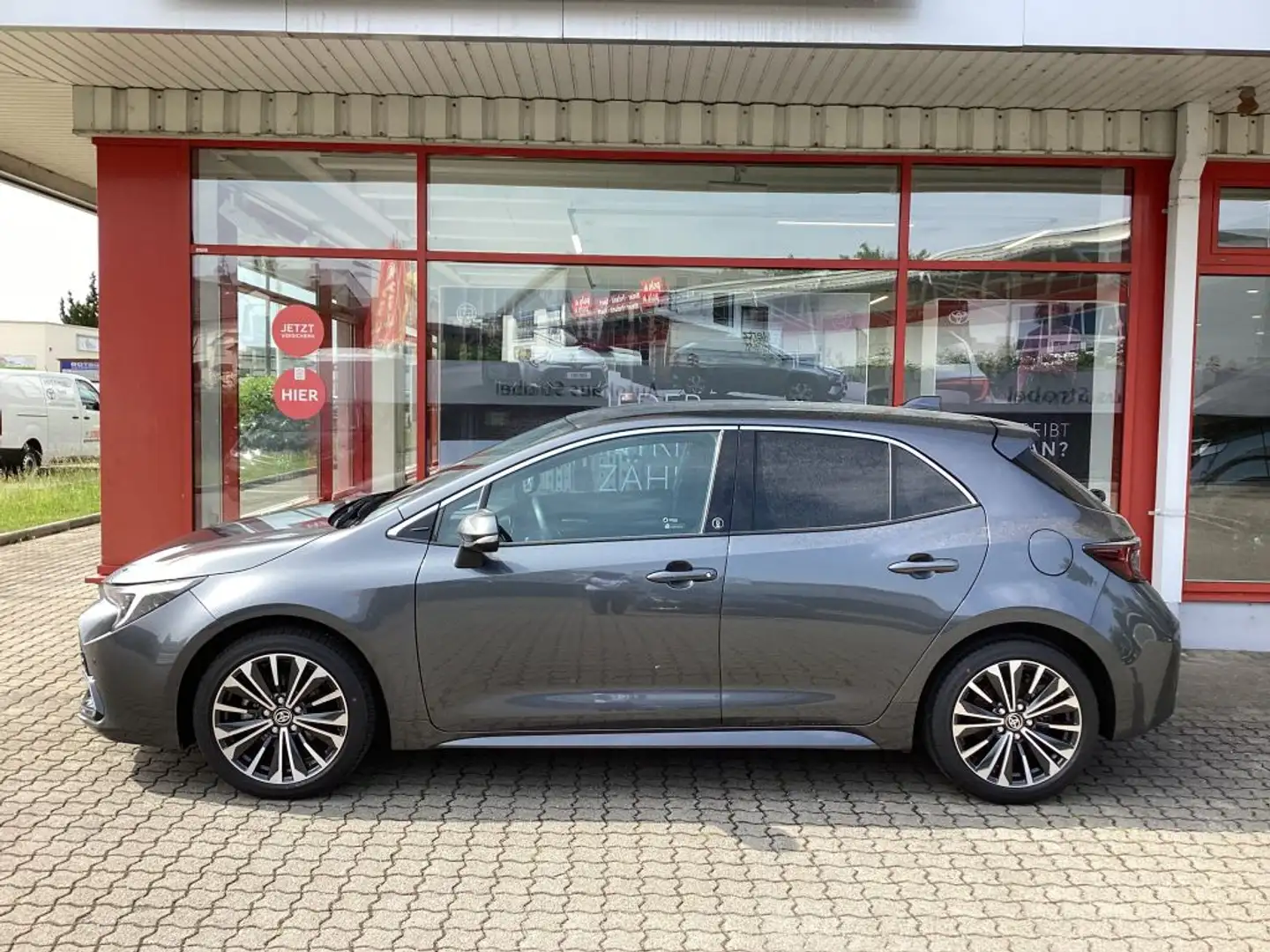 Toyota Corolla 1.8 Hybrid Team Deutschland - 2