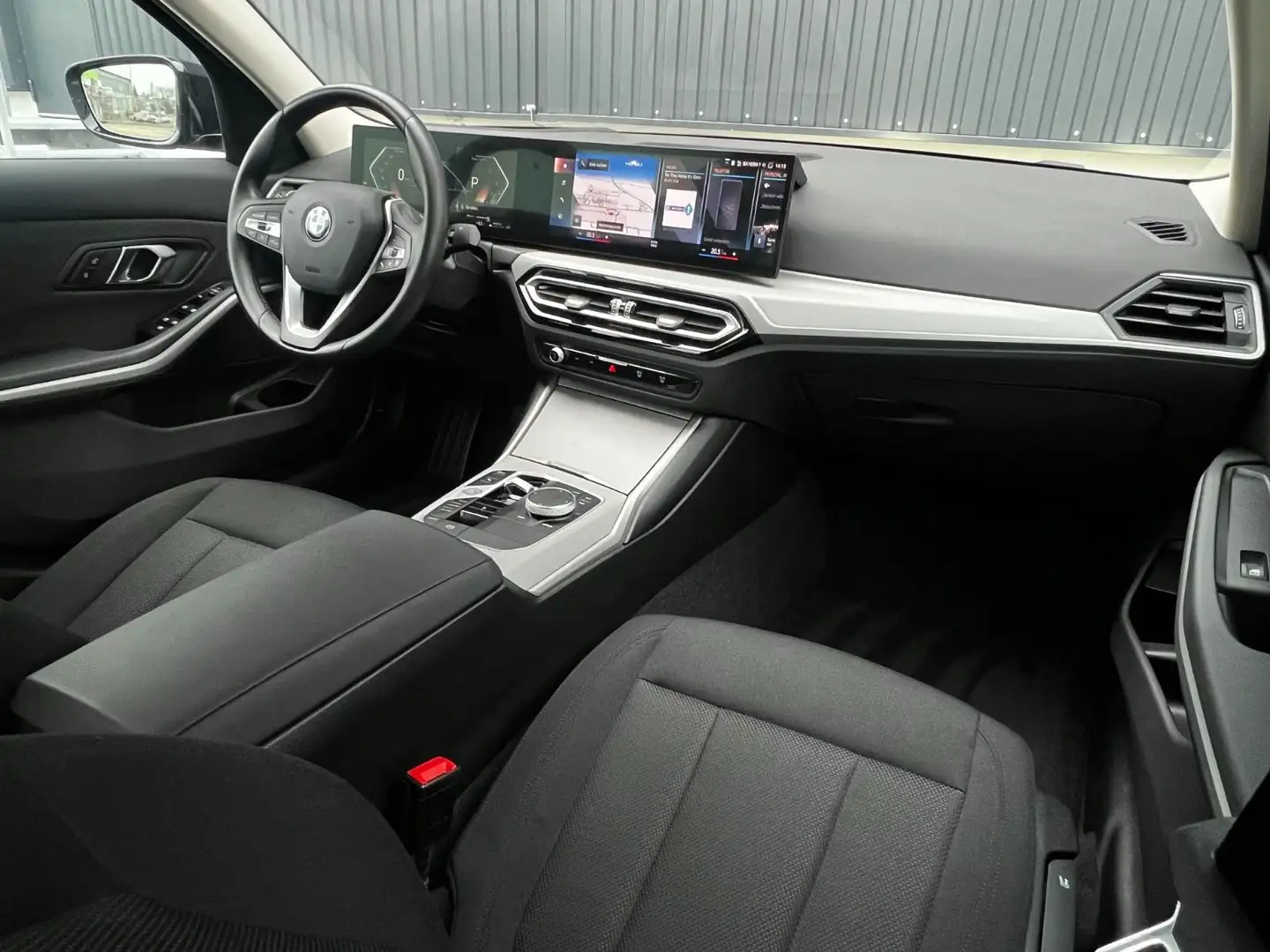 BMW 318 d Lim. Aut. LED Curved HUD Kamera 1-Hand 17" Schwarz - 2