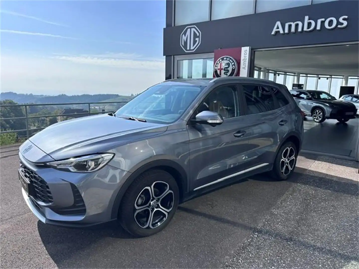 MG ZS + 1,5 MT Deluxe Grau - 1