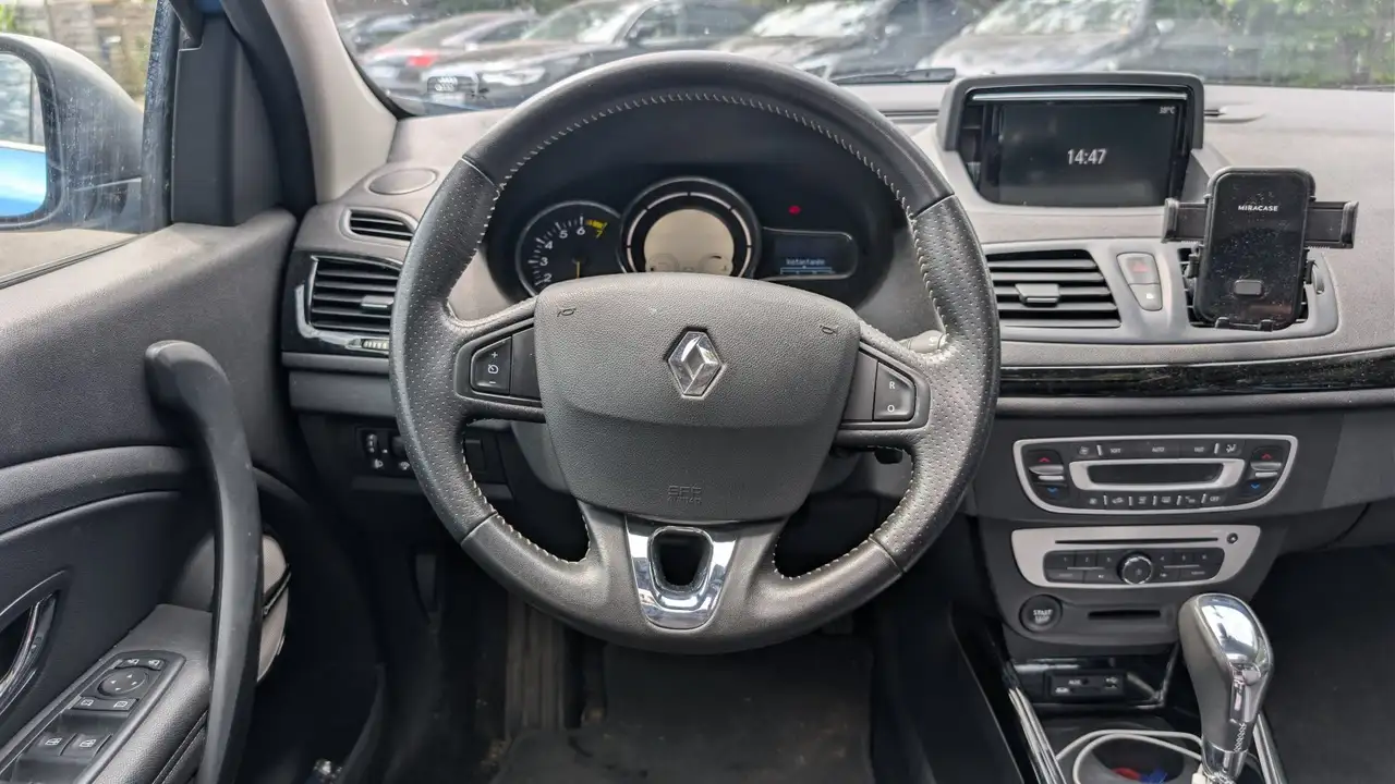 Renault Megane Grandtour — photo 16