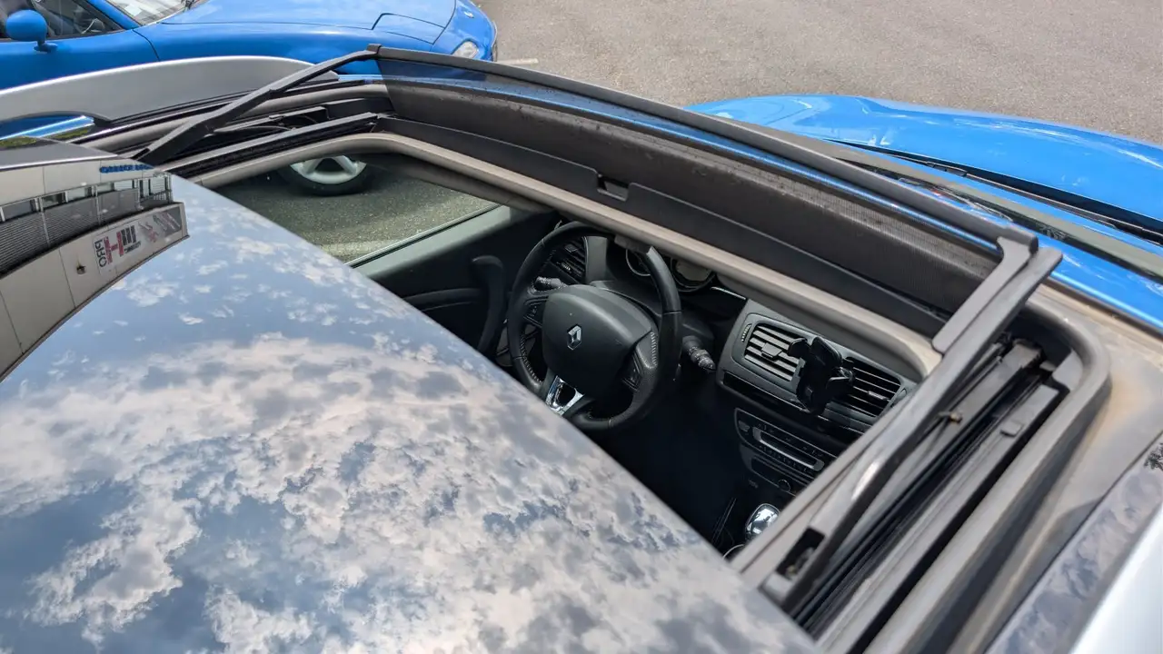 Renault Megane Grandtour — photo 23