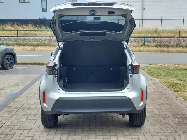Toyota Yaris Cross view 9
