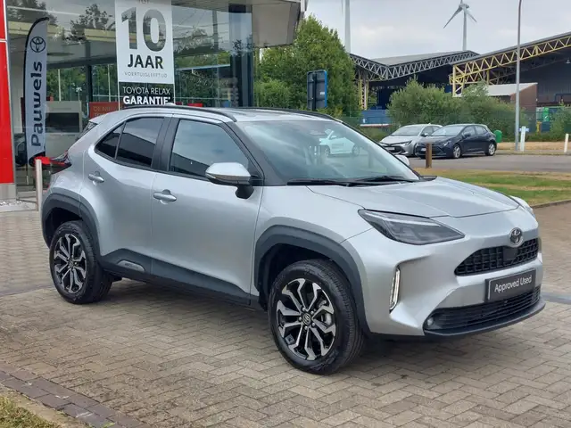 Toyota Yaris Cross view 3