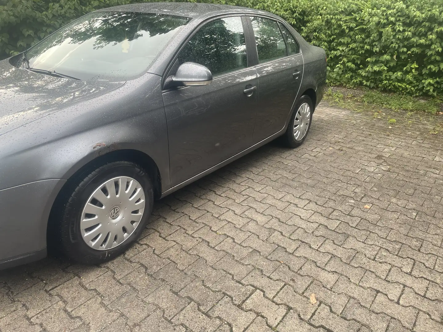 Volkswagen Jetta 1.6 Trendline Gris - 2
