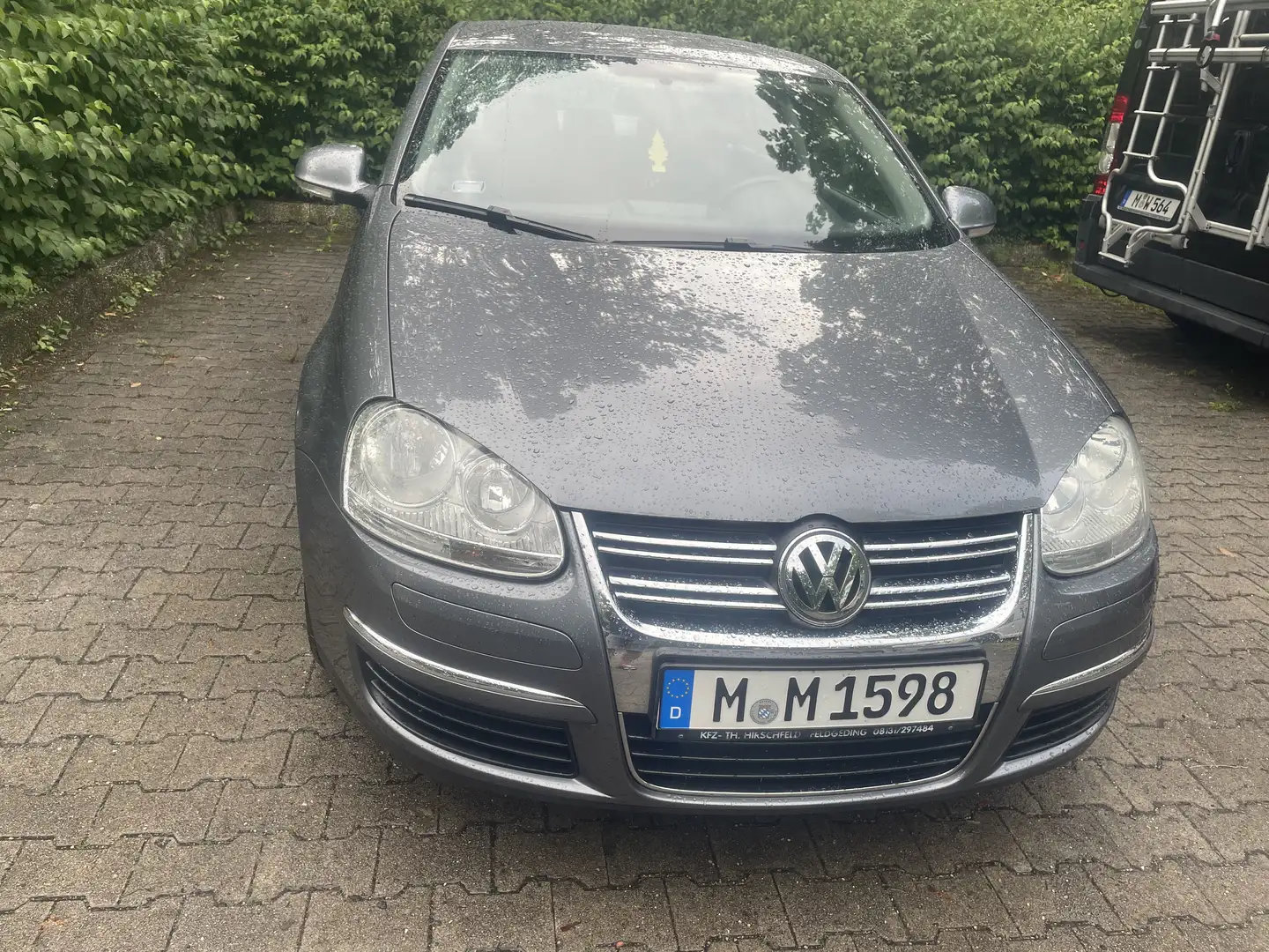 Volkswagen Jetta 1.6 Trendline Gris - 1