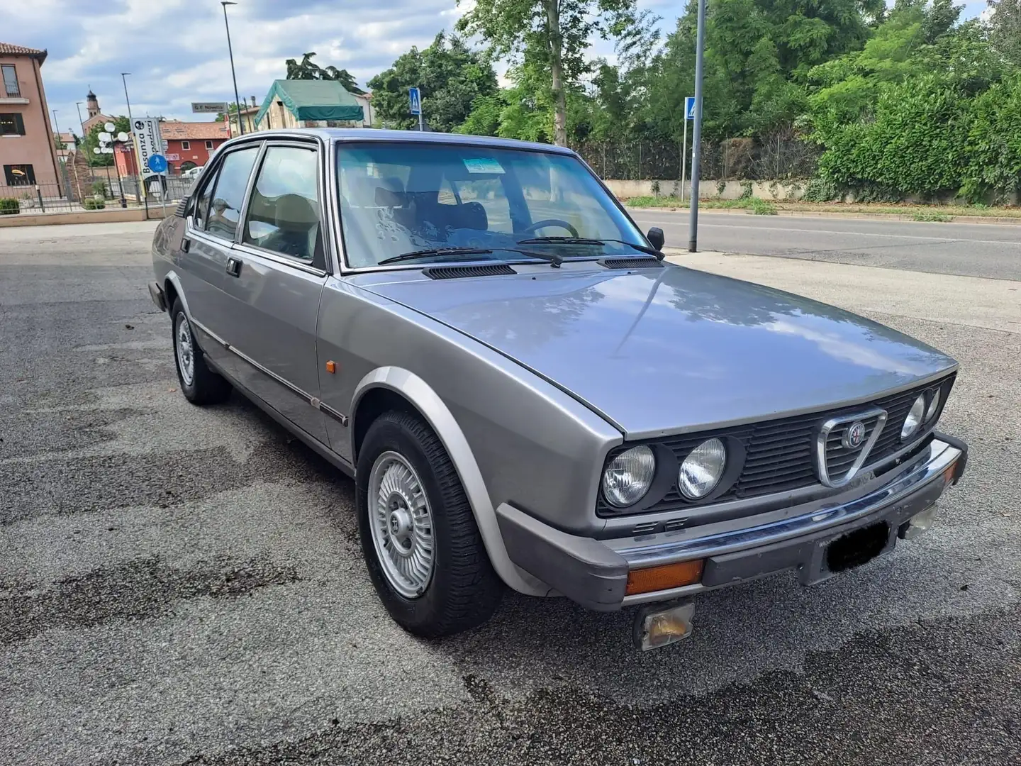 Alfa Romeo Alfetta 2.0i Quadrifoglio Oro - 1