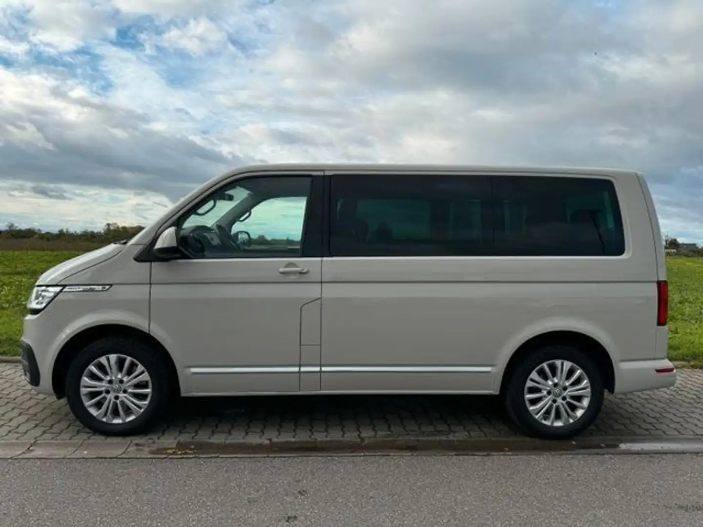 Volkswagen T6 Multivan Generation SIX Navi AHK 7-Sitzer Grau - 2
