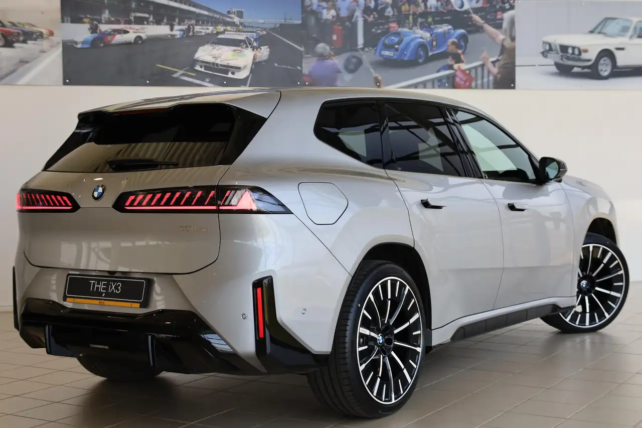 BMW iX3 2026