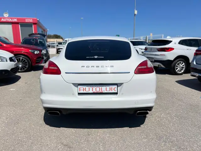 Porsche Panamera Deportivo Automático de 5 Puertas