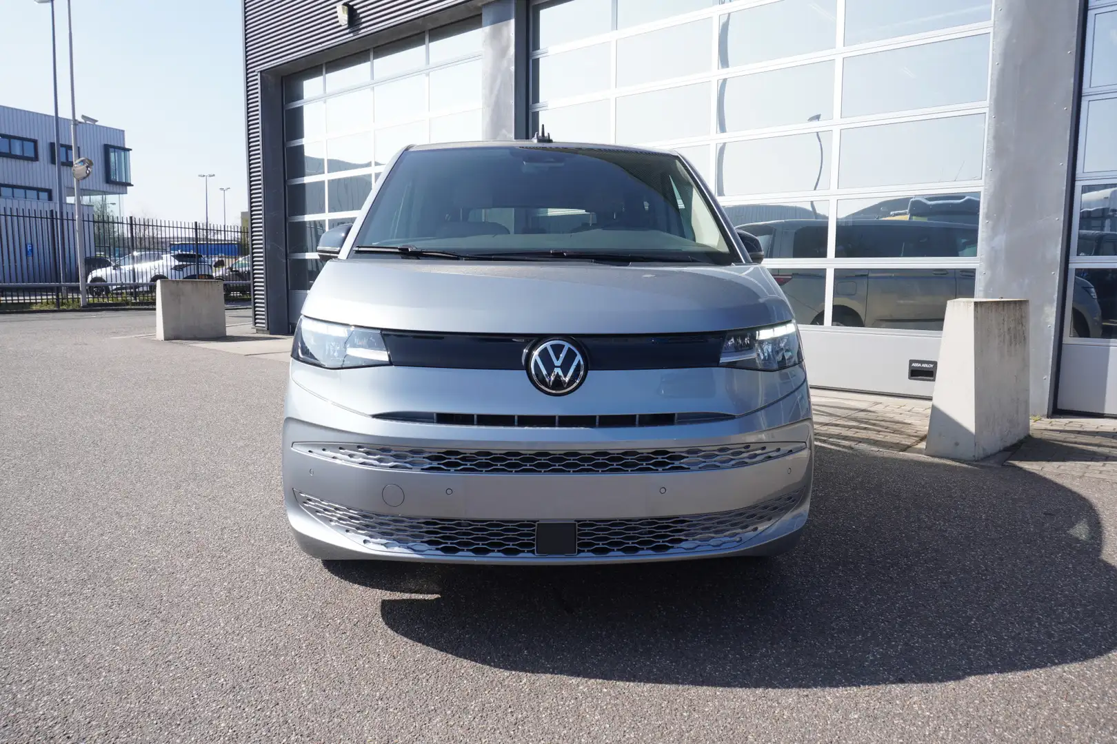 Volkswagen 1.5 eHybrid L2 Economy Business 4-Motion 1.5 eHybr Gri - 2