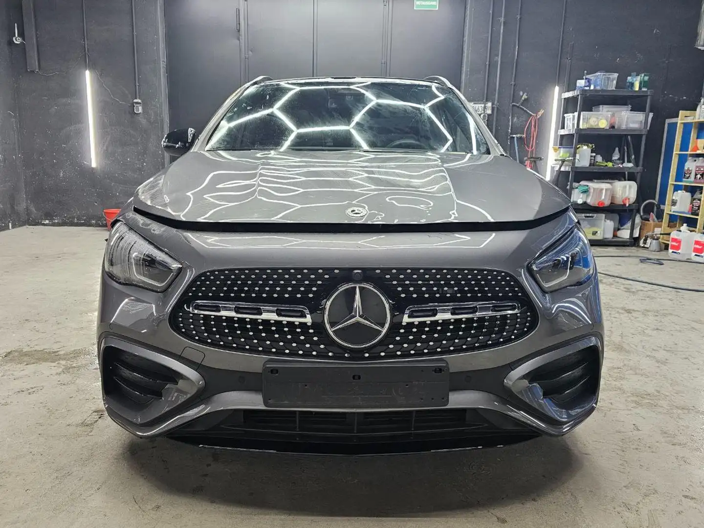 Mercedes-Benz GLA 180 GLA 180 AMG Pano LED Grau - 2
