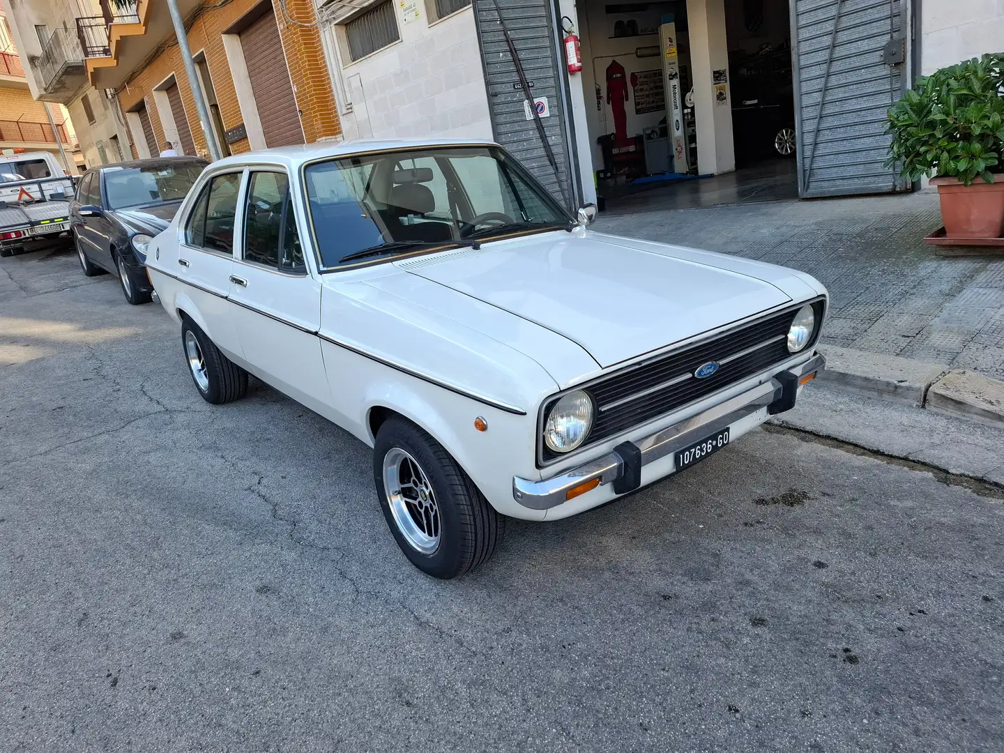 Ford Escort Blanco - 1