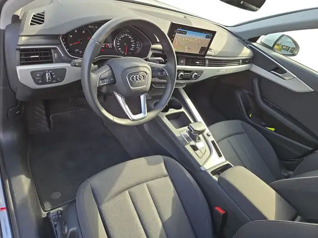 Audi A4 view 4