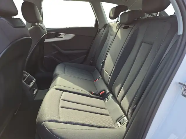Audi A4 view 10