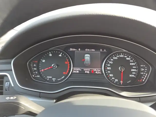 Audi A4 view 9