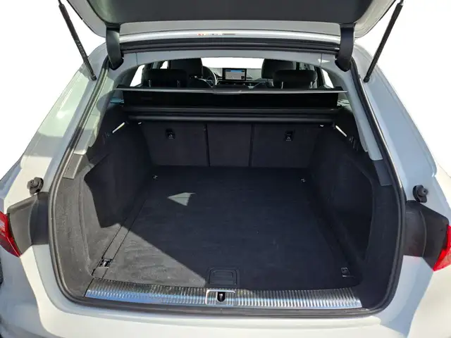 Audi A4 view 14