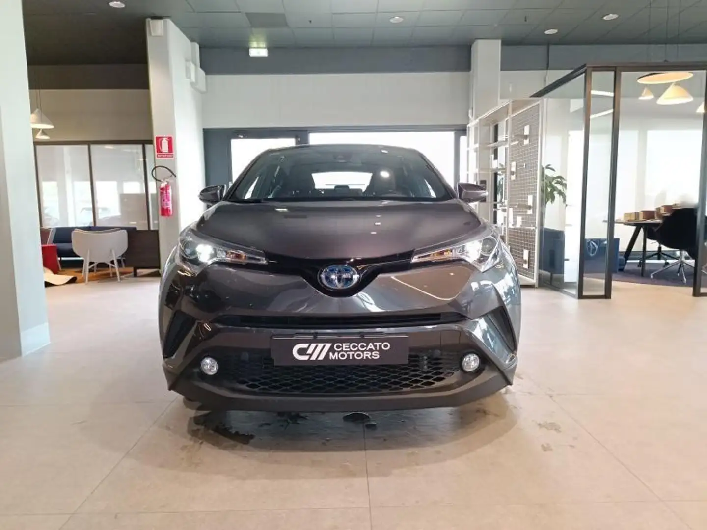 Toyota C-HR 1.8h Lounge 2wd e-cvt Argento - 2