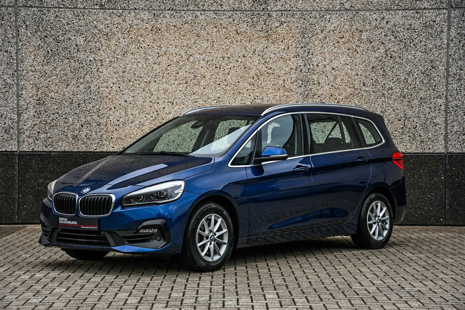 BMW 218 2-serie Gran Tourer 218i Executive Edition Blauw - 2