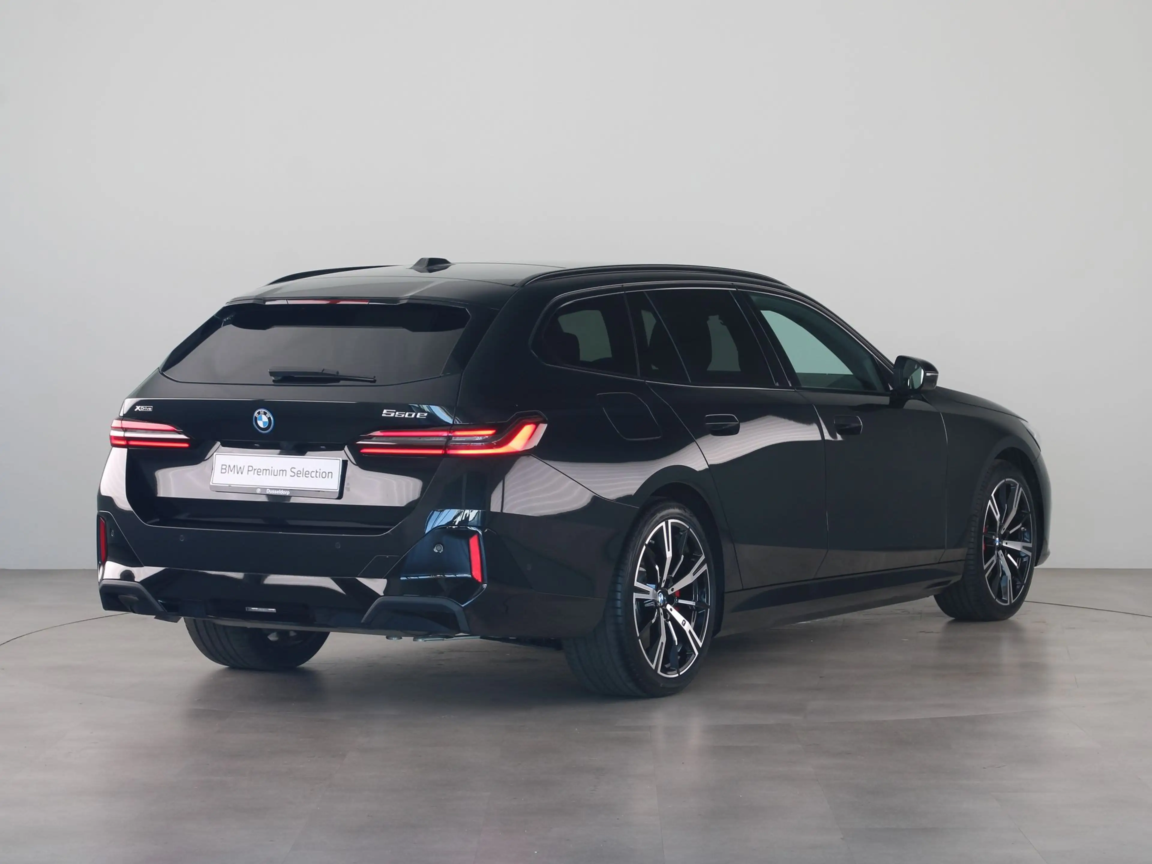 BMW 550 5 Serie Touring 550e xDrive — photo 11