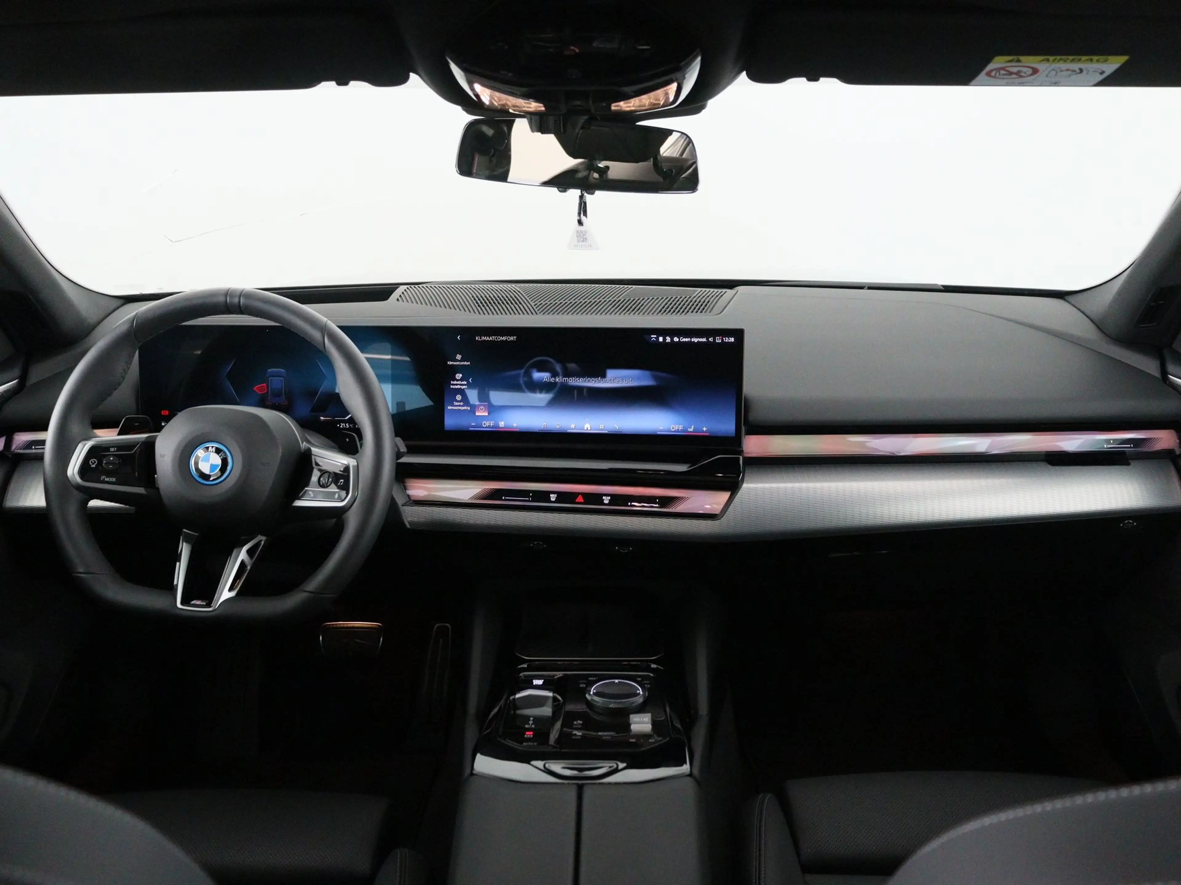 BMW 550 5 Serie Touring 550e xDrive — photo 15