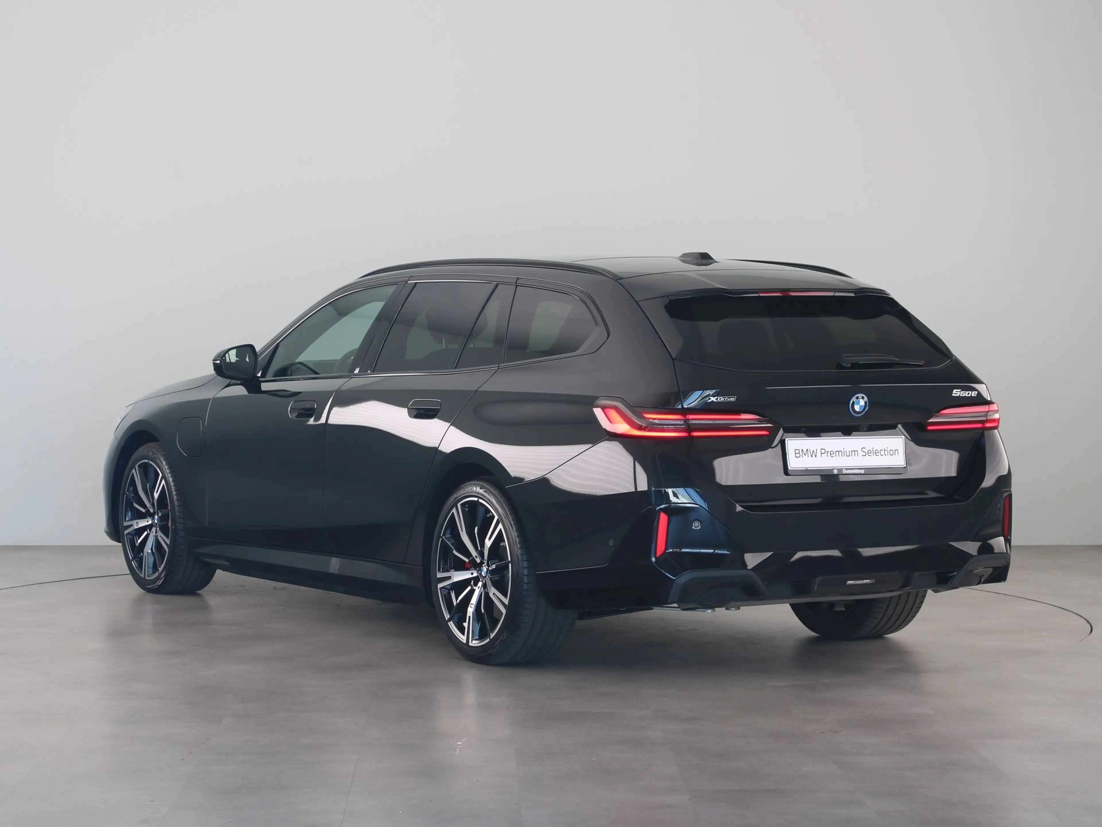 BMW 550 5 Serie Touring 550e xDrive — photo 13