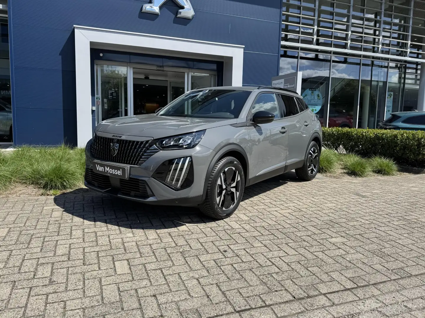 Peugeot 2008 PureTech 100 Allure l Vision & Drive Assist Pack l Gris - 2