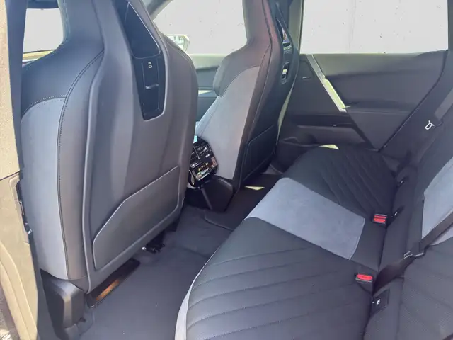BMW iX xDrive60 112kWh Ansicht 17