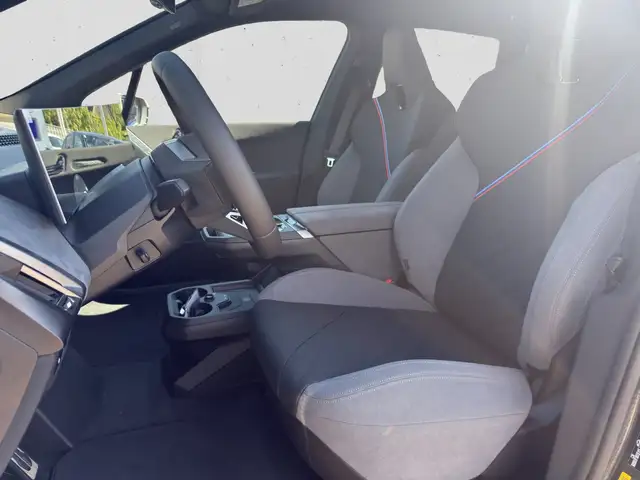 BMW iX xDrive60 112kWh Ansicht 8