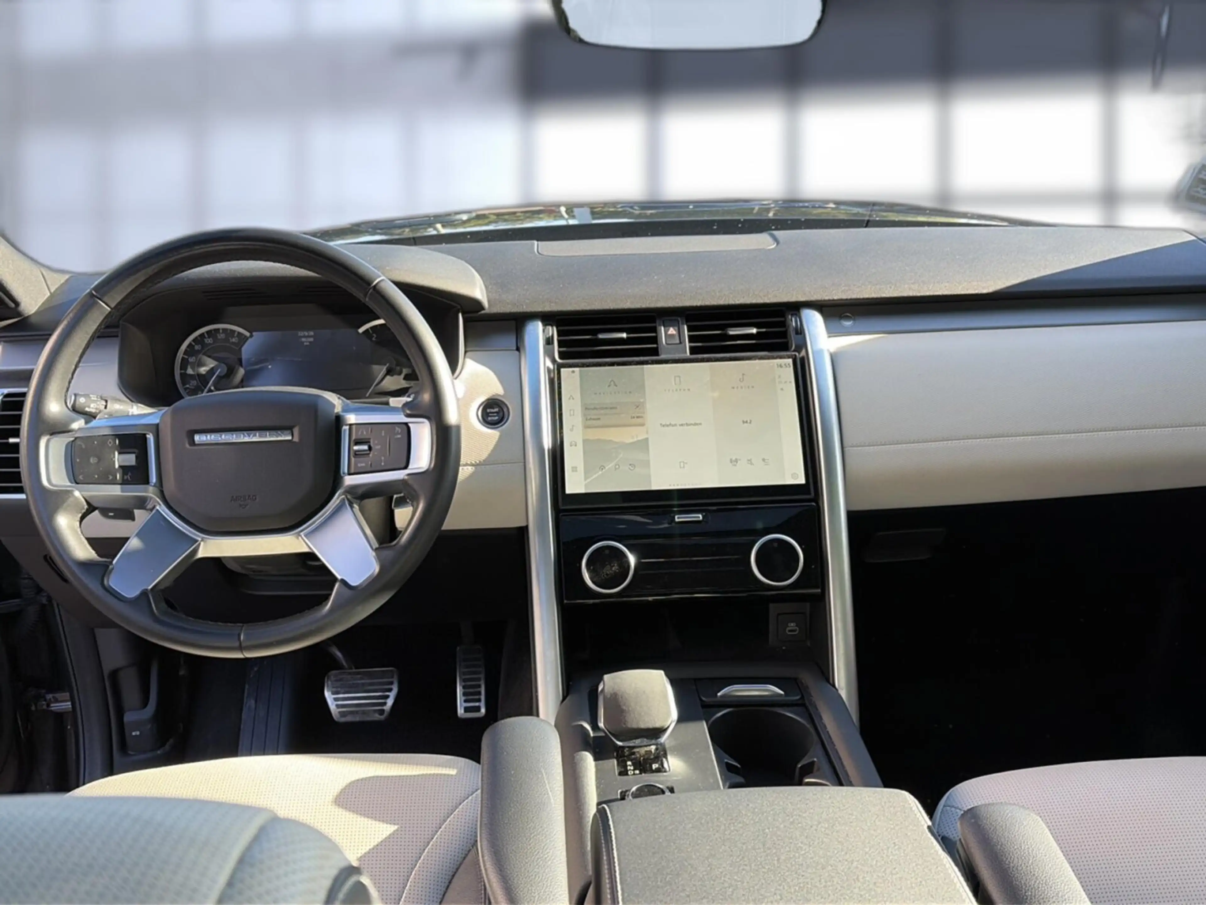 Land Rover Discovery D250 R-Dyn. SE Pano|20" — photo 10