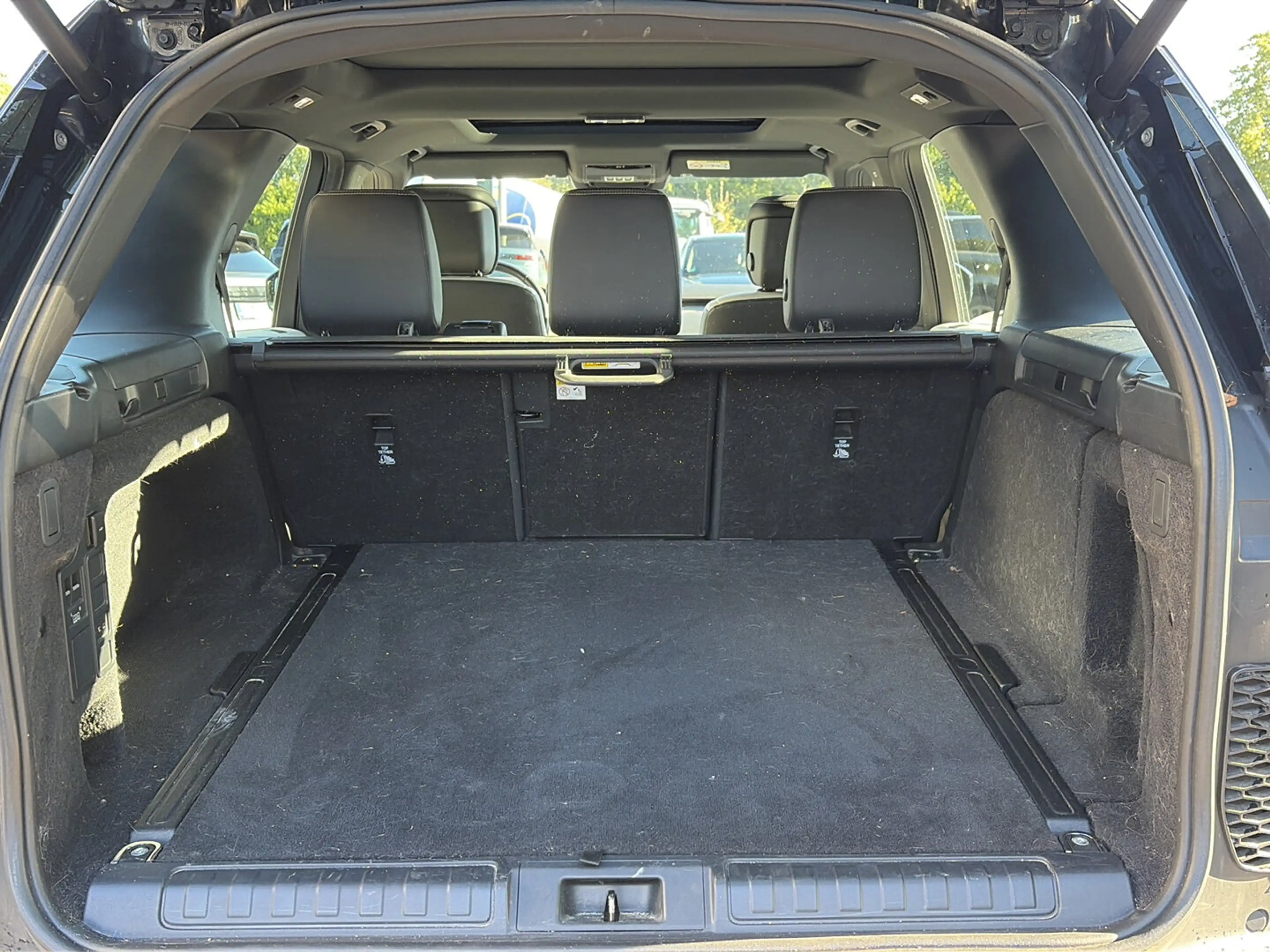 Land Rover Discovery D250 R-Dyn. SE Pano|20" — photo 7
