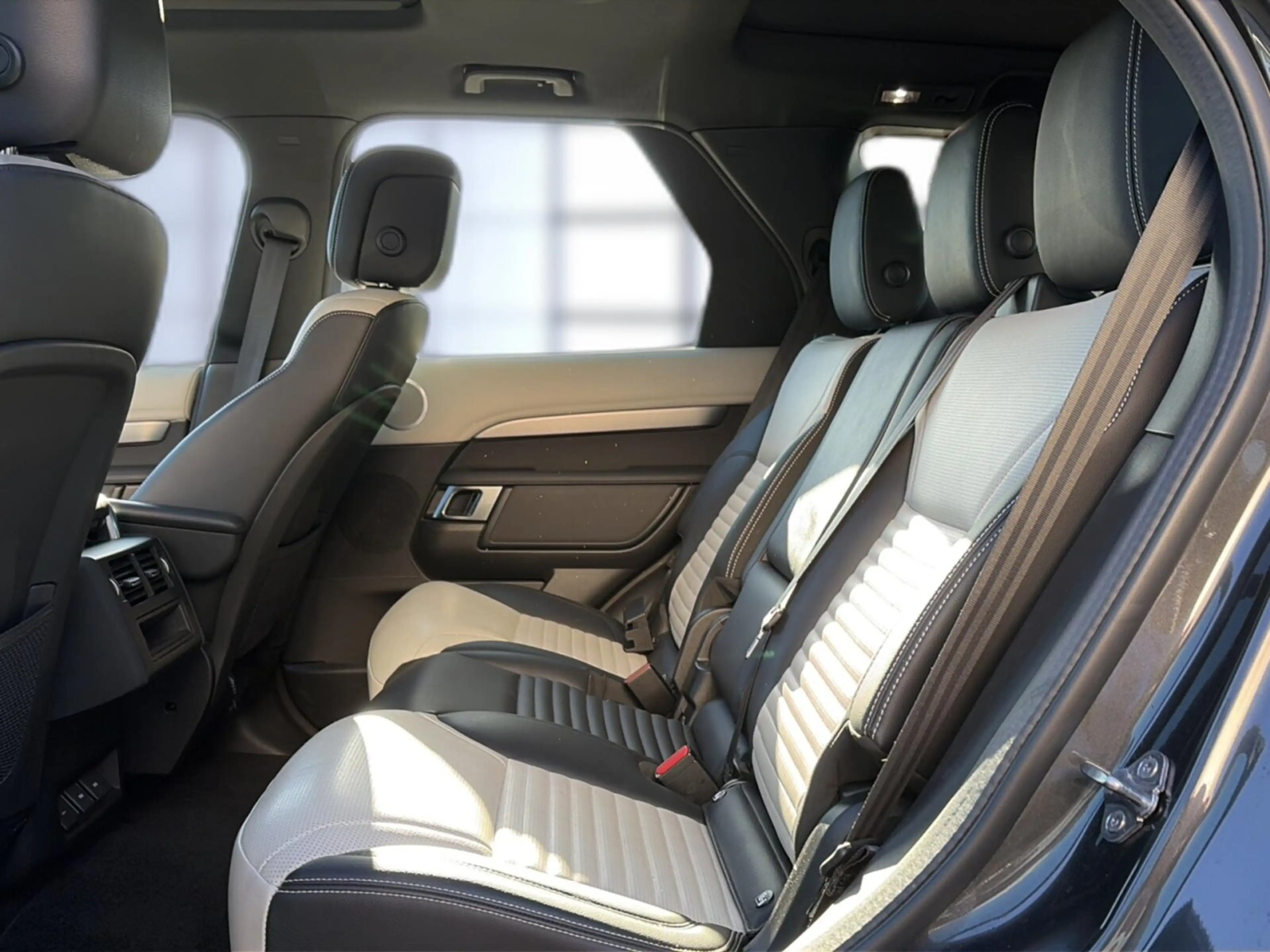 Land Rover Discovery D250 R-Dyn. SE Pano|20" — photo 9