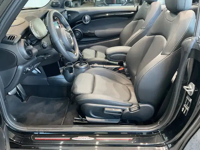 Mini Convertible view 6