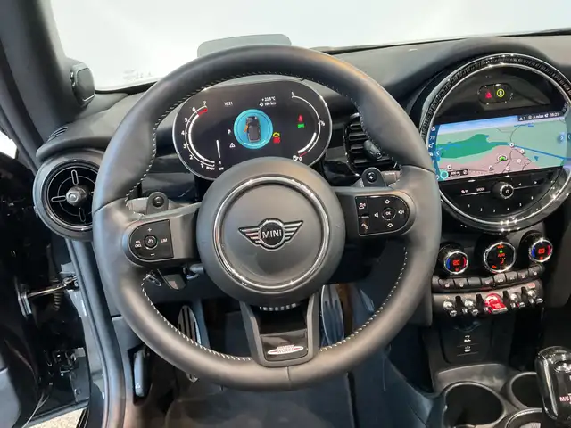 Mini Convertible view 4