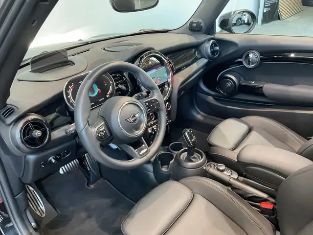 Mini Convertible view 3