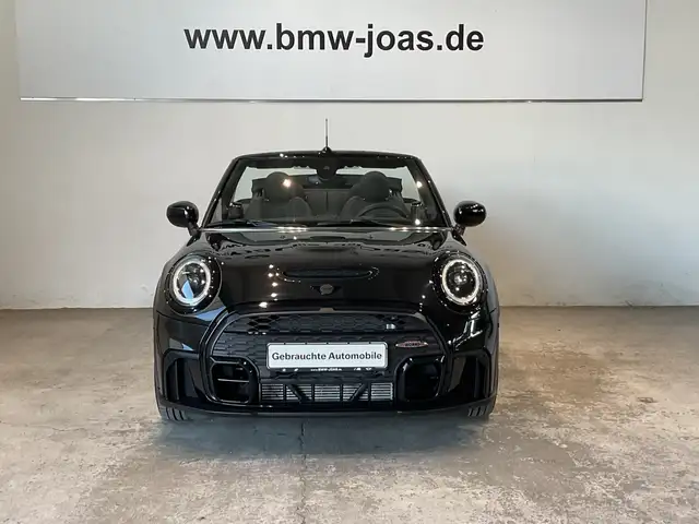 Mini Convertible view 2
