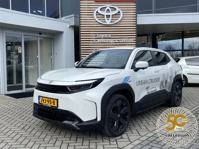 Toyota Urban Cruiser EXECUTIVE 61KWH PANODAK JBL-AUDIO 360°CAMERA 19"LM