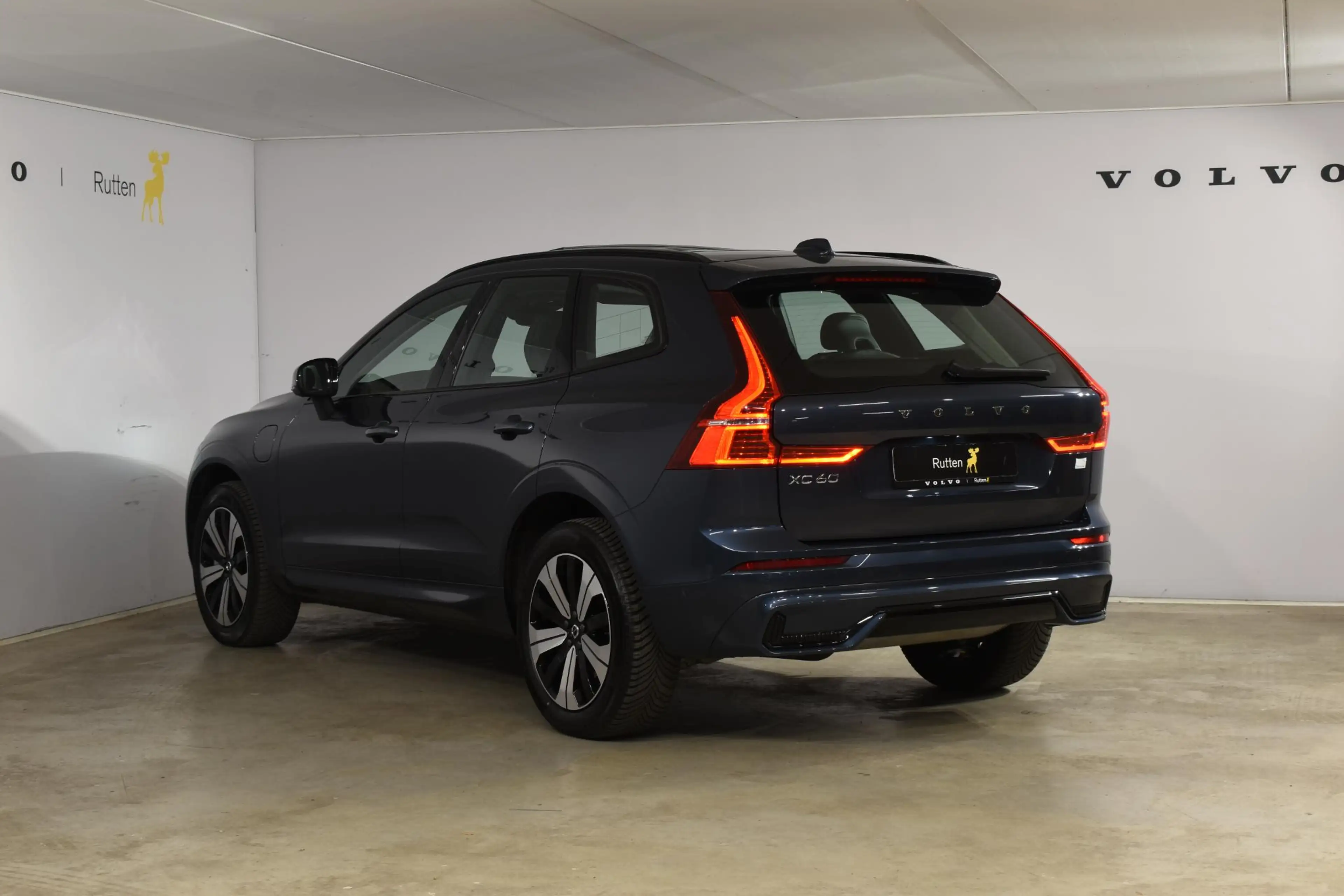 Volvo XC60 T6 350PK Automaat Plug-in Hybrid AWD Plus Dark / A — photo 3