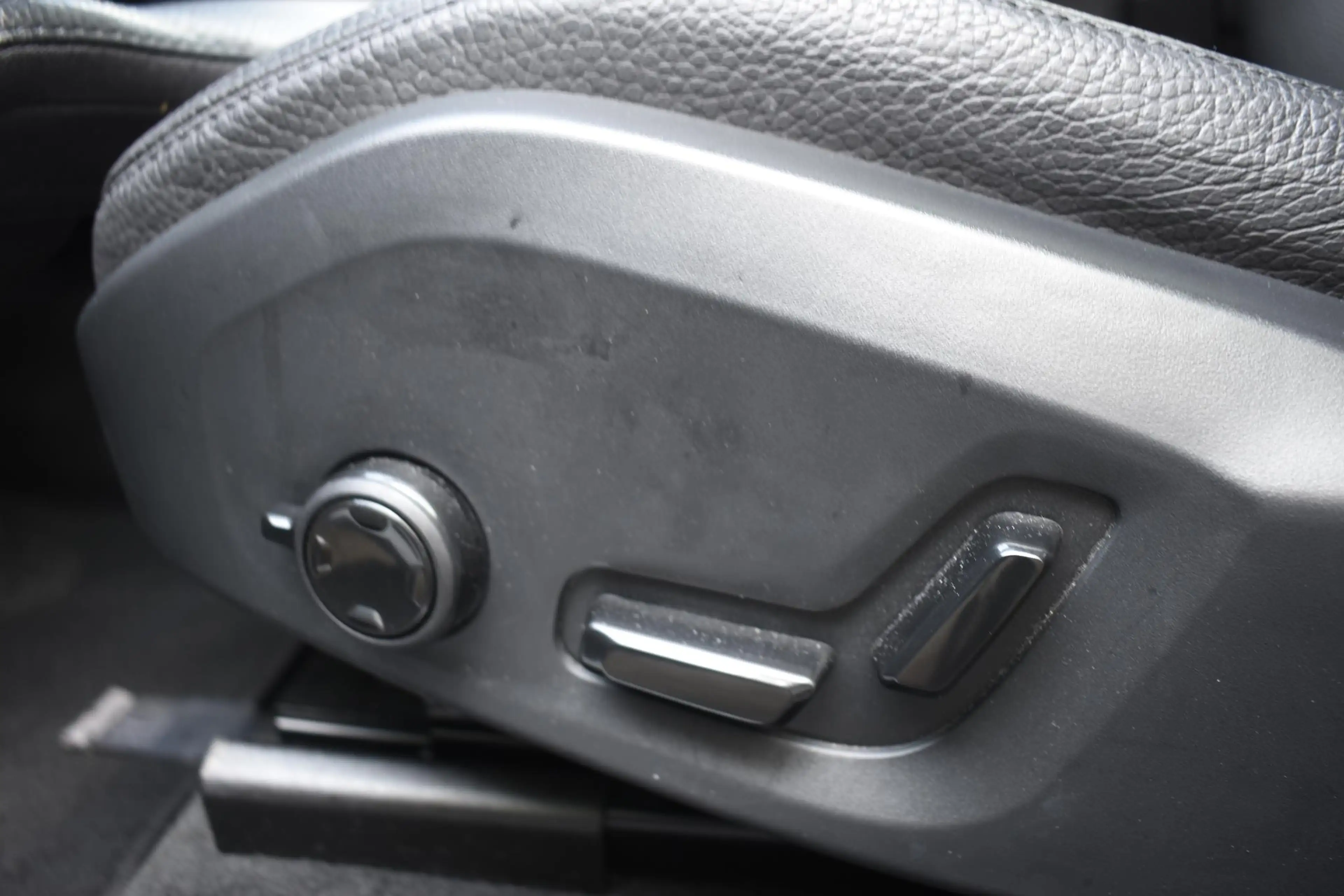 Volvo XC60 T6 350PK Automaat Plug-in Hybrid AWD Plus Dark / A — photo 15