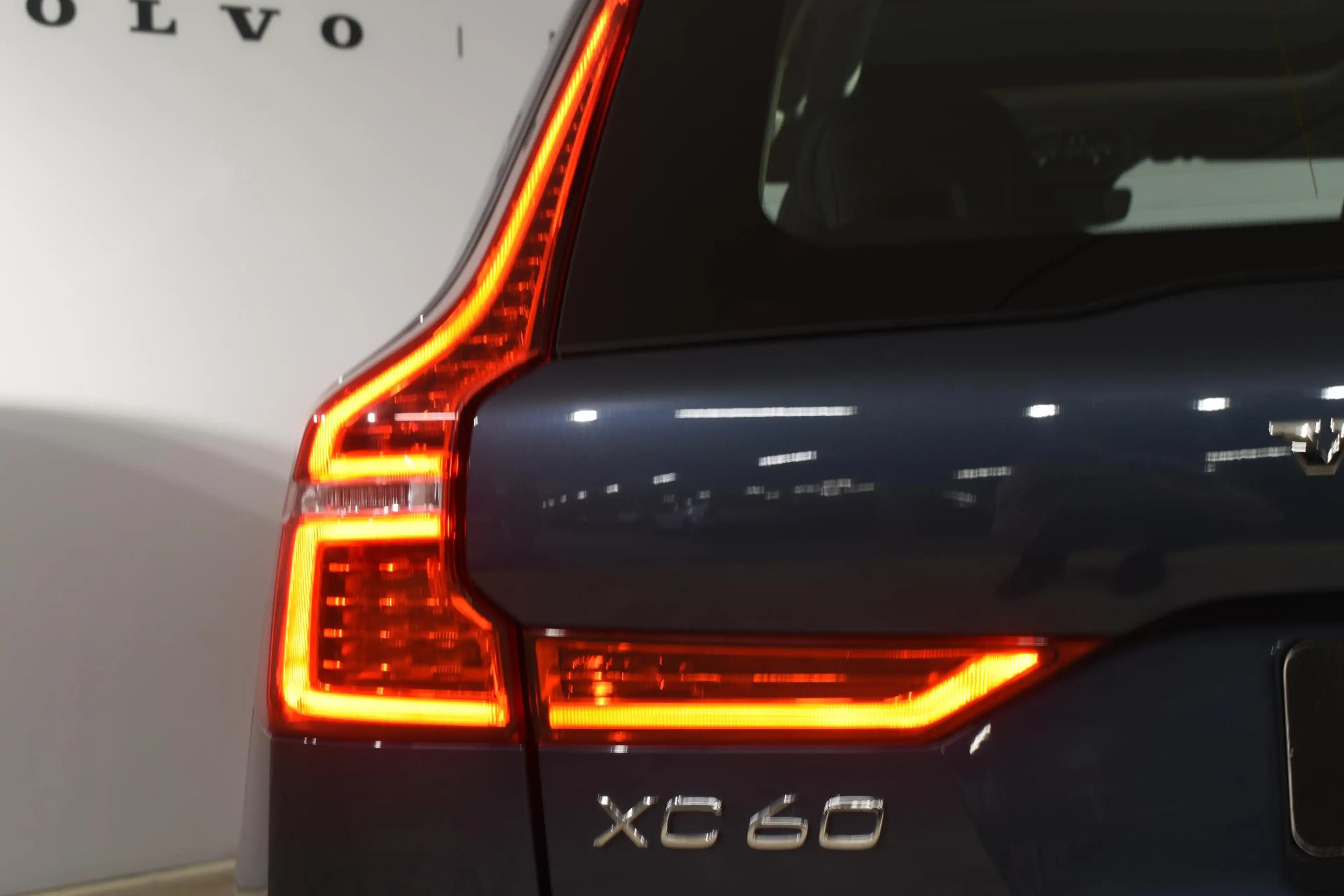 Volvo XC60 T6 350PK Automaat Plug-in Hybrid AWD Plus Dark / A — photo 11
