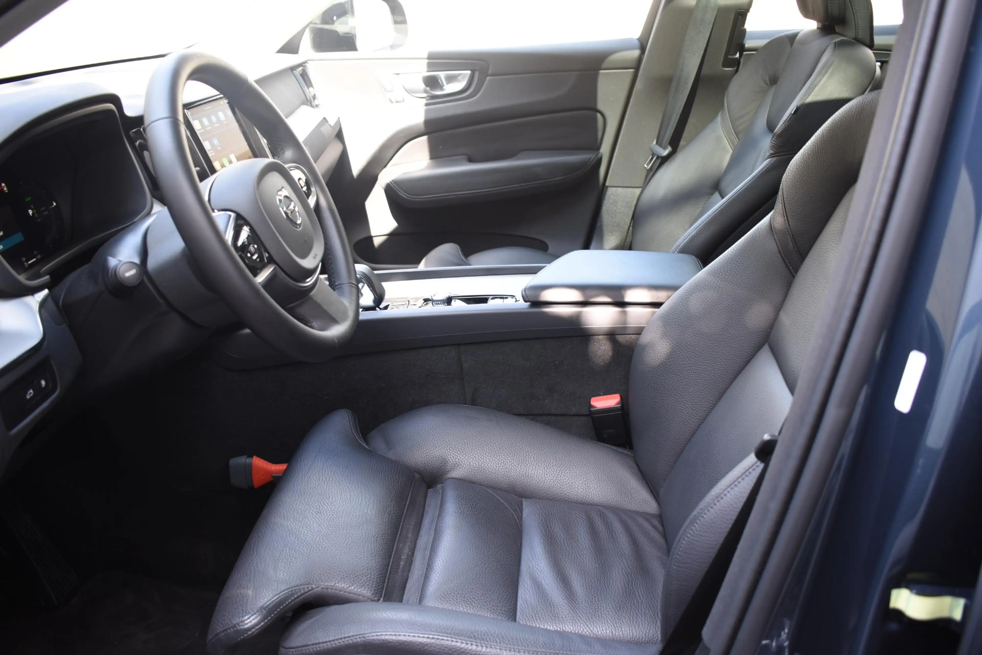 Volvo XC60 T6 350PK Automaat Plug-in Hybrid AWD Plus Dark / A — photo 13