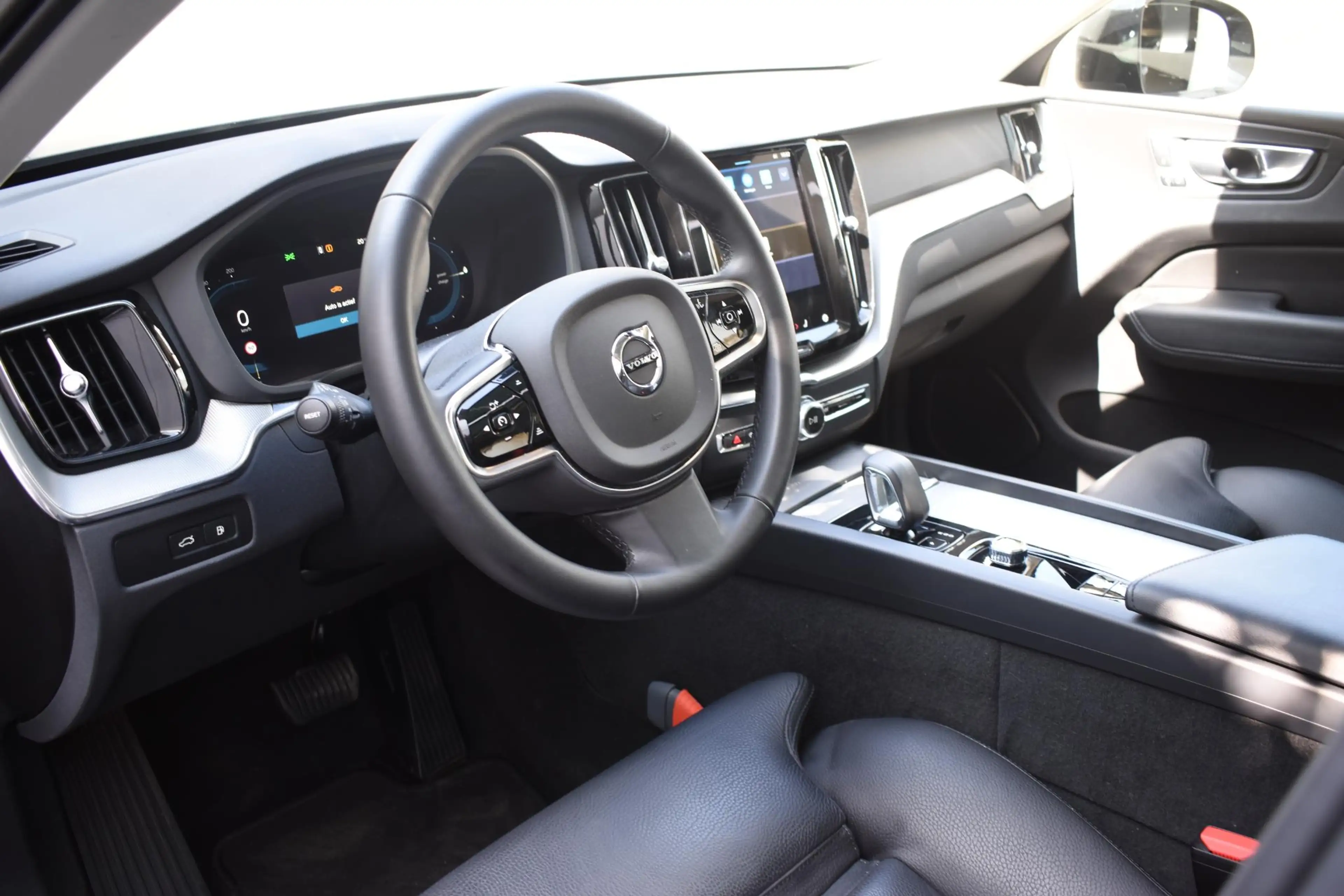 Volvo XC60 T6 350PK Automaat Plug-in Hybrid AWD Plus Dark / A — photo 14