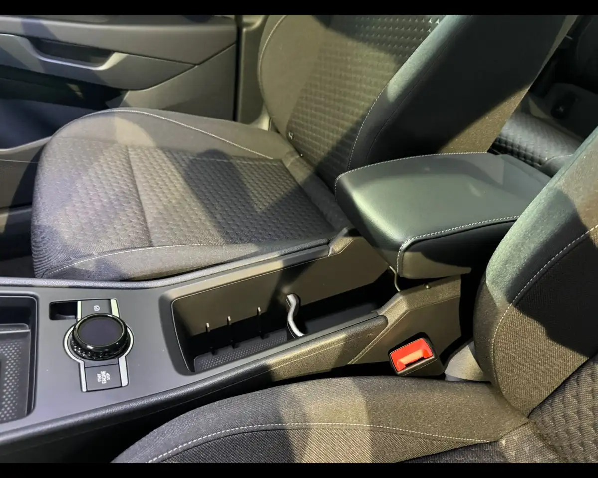 Volkswagen T-Roc 2ª serie 1.5 eTSI ACT DSG Life 18