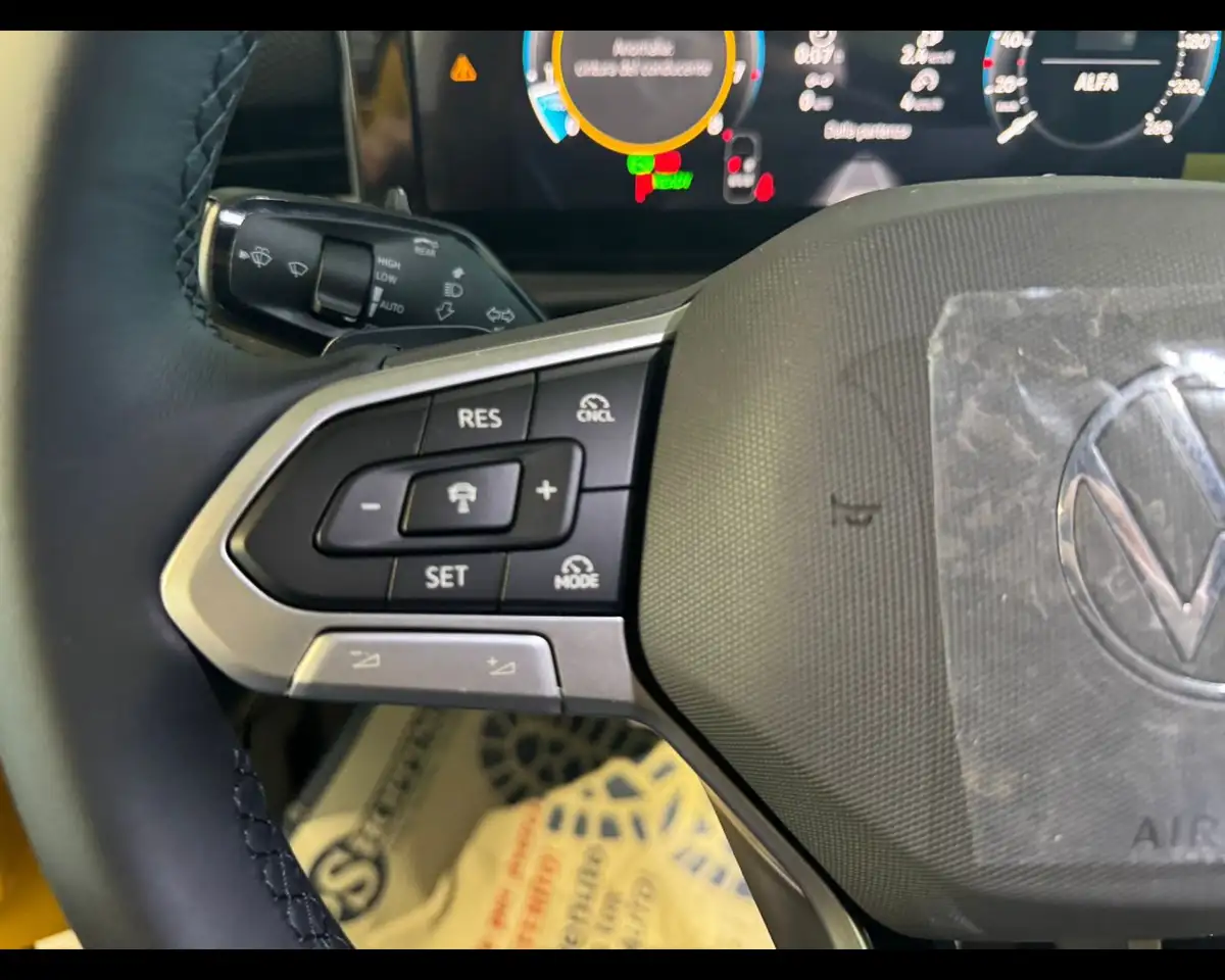 Volkswagen T-Roc 2ª serie 1.5 eTSI ACT DSG Life 21