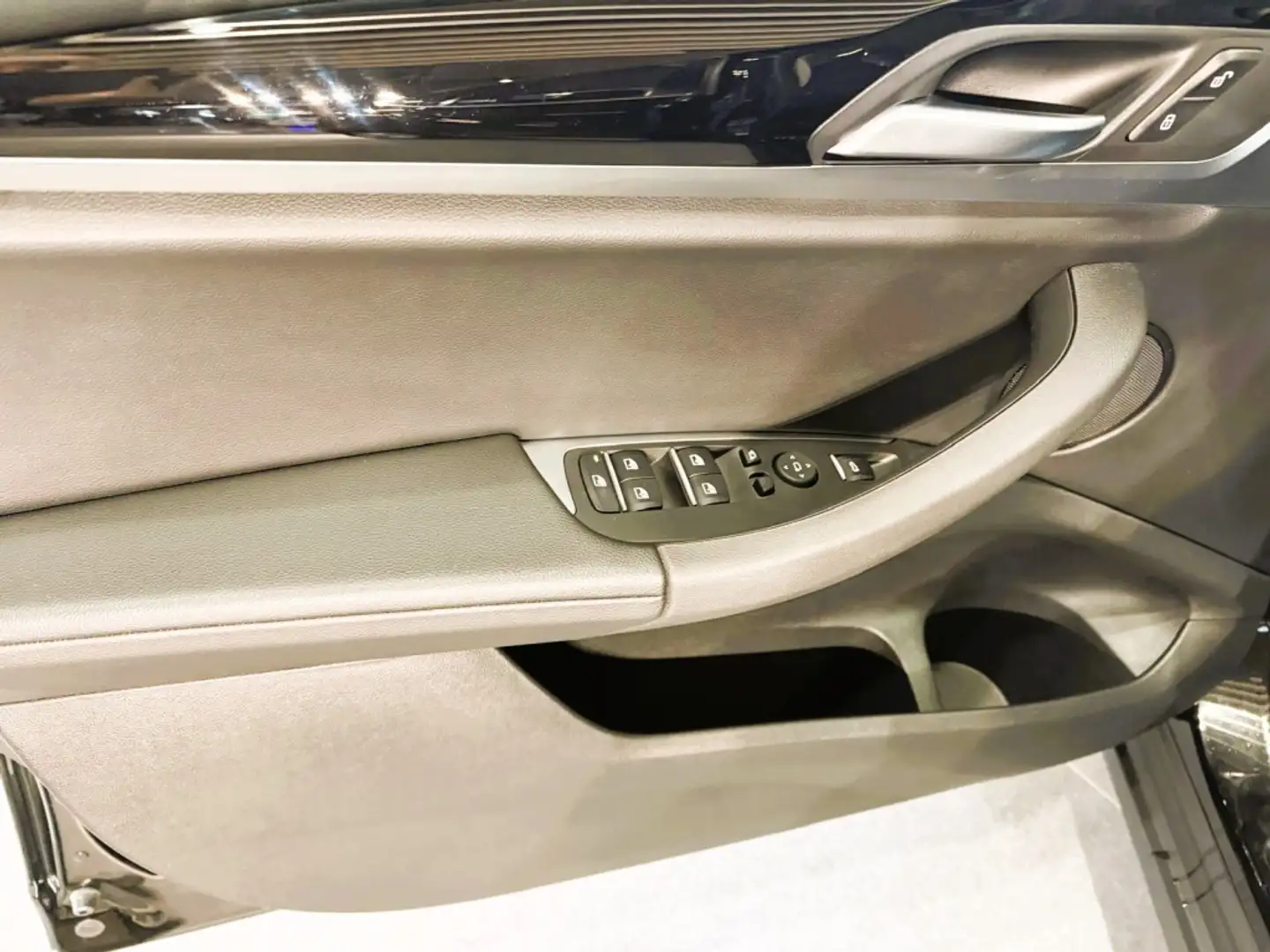 BMW X3 xDrive 20dA xLine Schwarz - 2