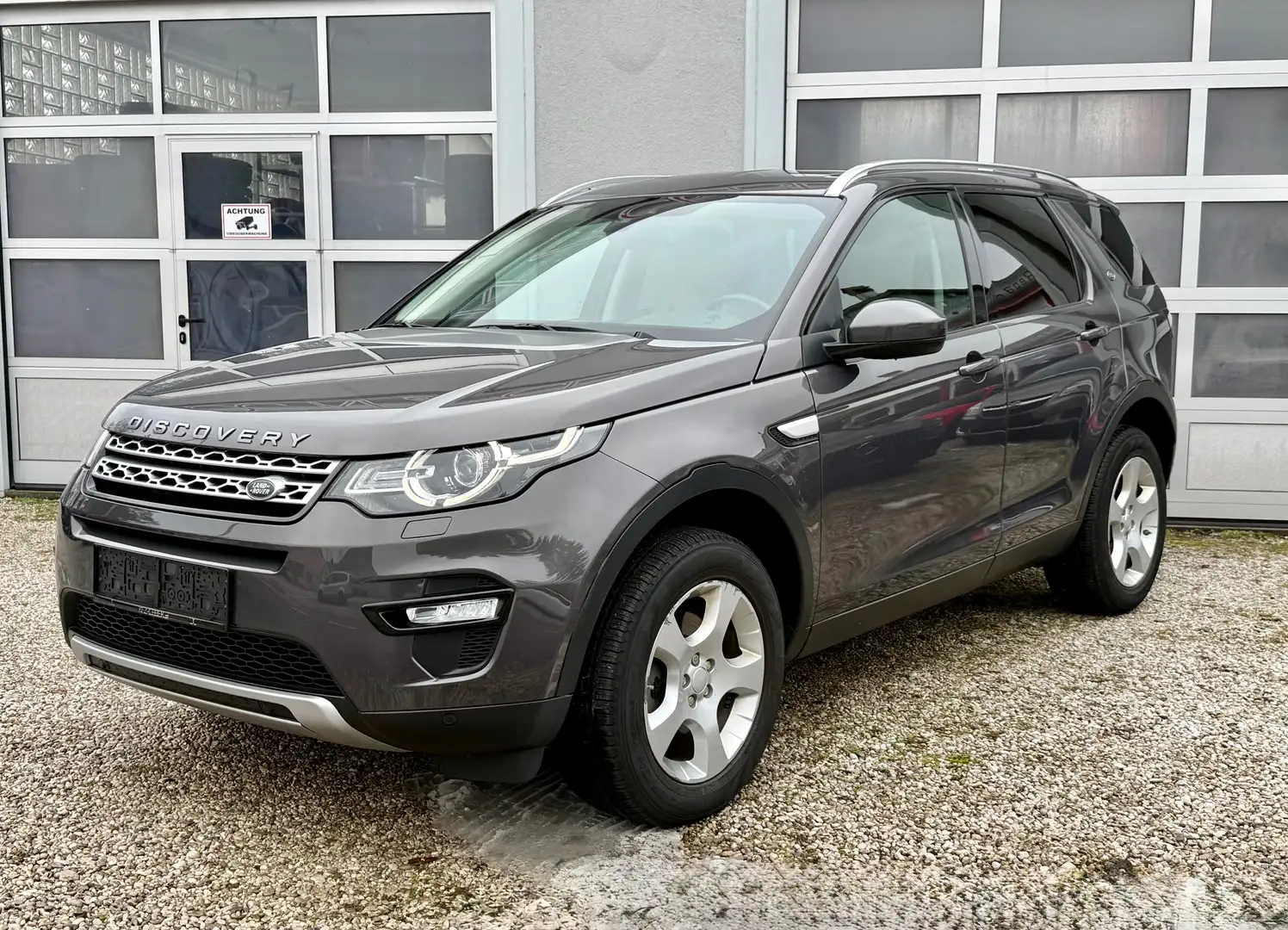 Land Rover Discovery Sport 2,0 eD4 HSE Grau - 1