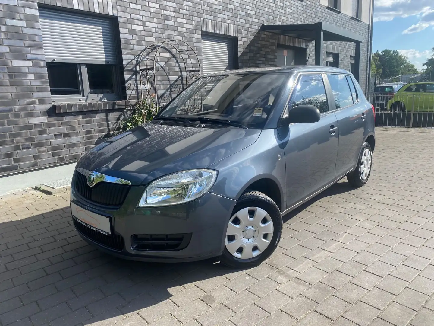 Skoda Fabia Basis Grau - 1