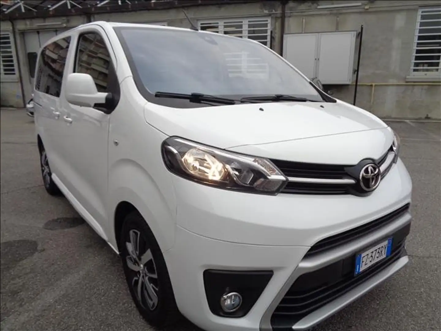Toyota Proace VERSO 1.5 D-4D COMPACT FAMILY 8 POSTI Weiß - 2