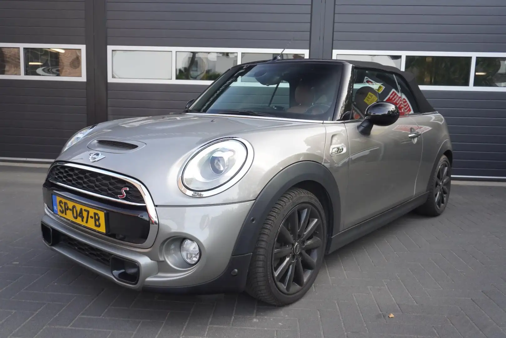 MINI Cooper S Cabrio Mini 2.0 Airco/Navi/Camera/Park.sensoren Gris - 1