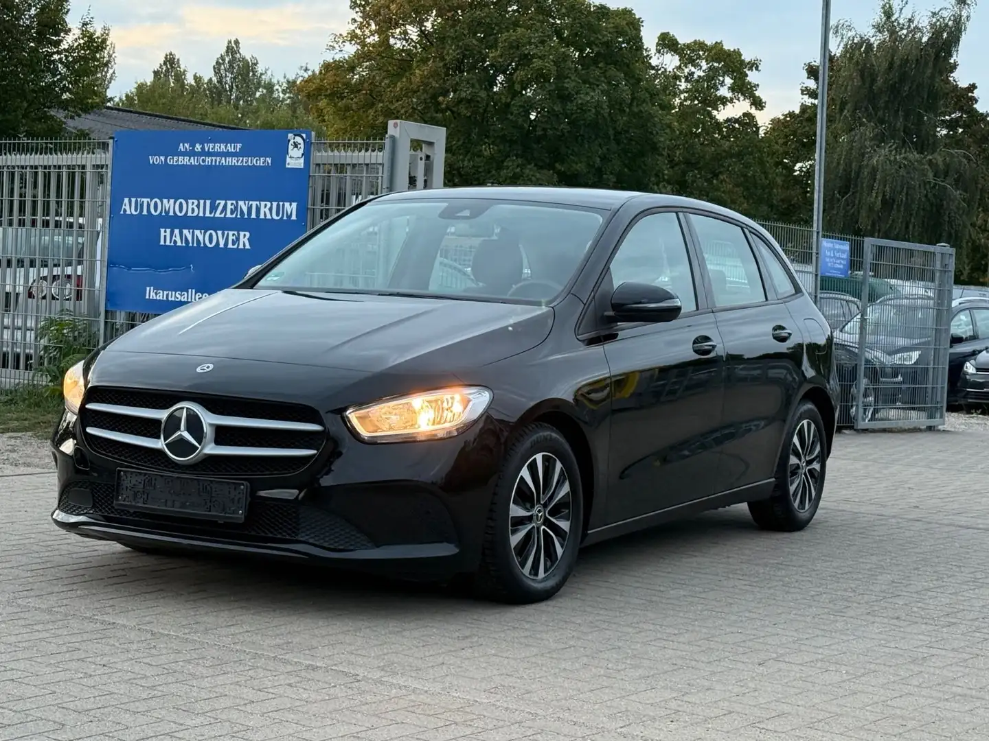 Mercedes-Benz B 180 B -Klasse B 180 d Schwarz - 1