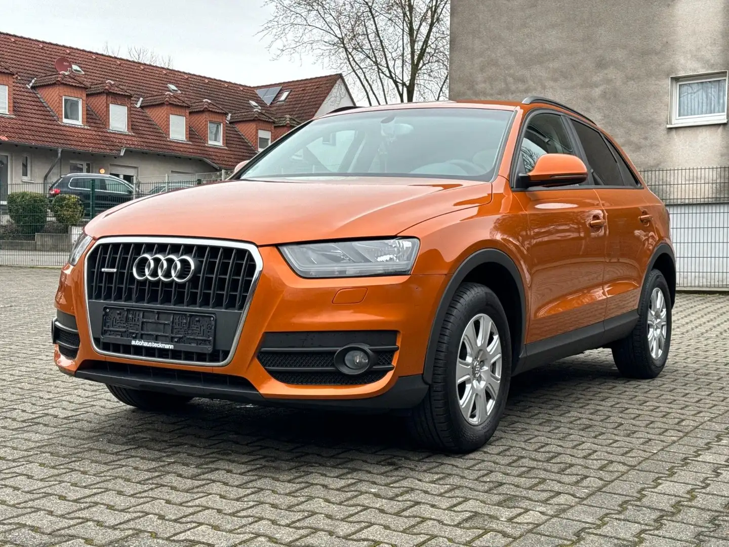 Audi Q3 2.0 TFSI quattro - 1.HAND Tüv Neu Heft Voll!! Orange - 2